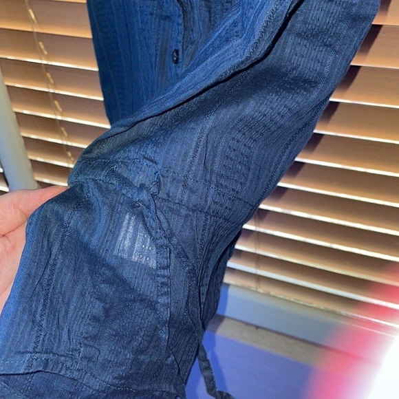 Sonoma life + style blue button up blouse. Size M - Picture 3 of 5